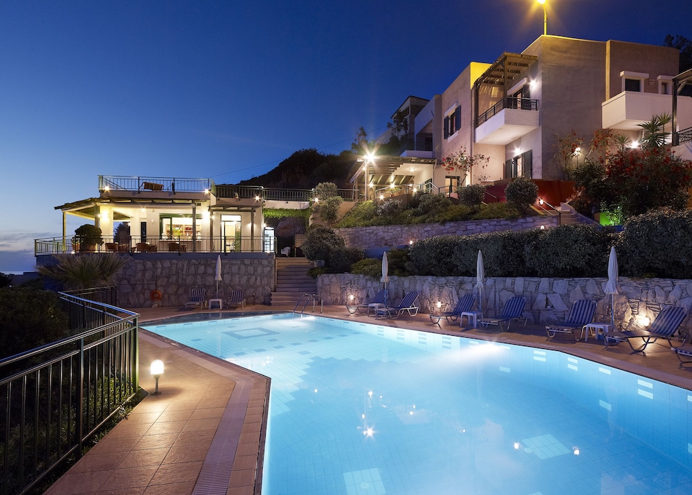 Erivolos Hotel Apartments — Swimming pool in Lygaria