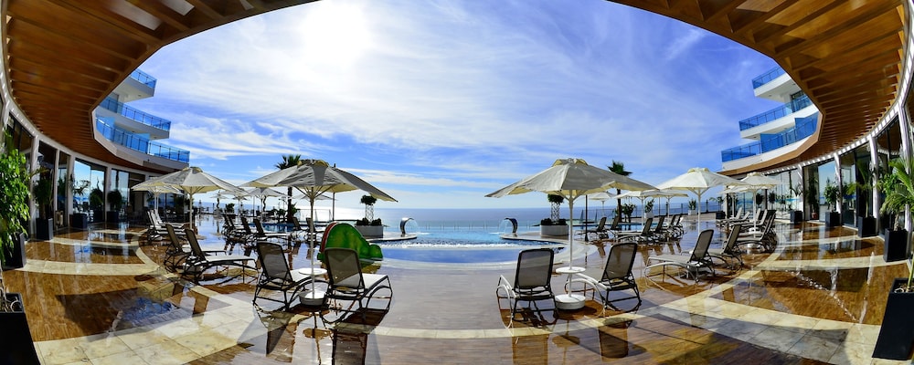 Elite Luxury Suite & Spa — Swimming pool in Alanya
