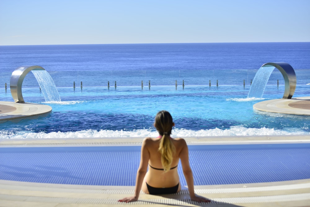 Elite Luxury Suite & Spa — Swimming pool in Alanya