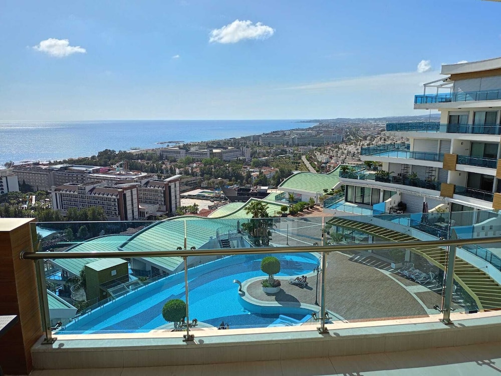 Elite Luxury Suite & Spa — Swimming pool in Alanya