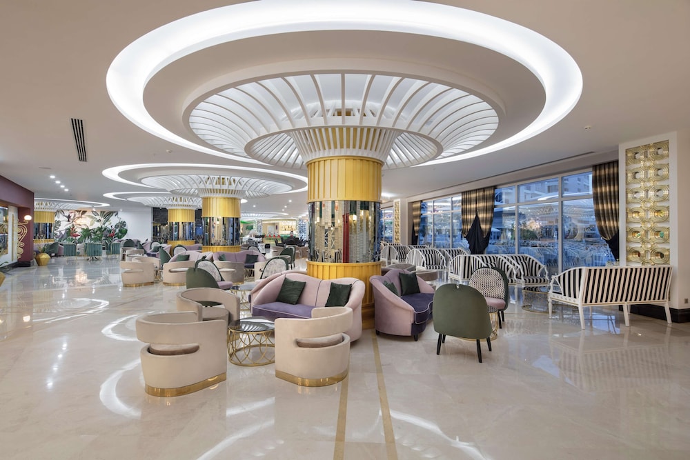 Granada Luxury Beach - All Inclusive — Hotel building in Avsallar