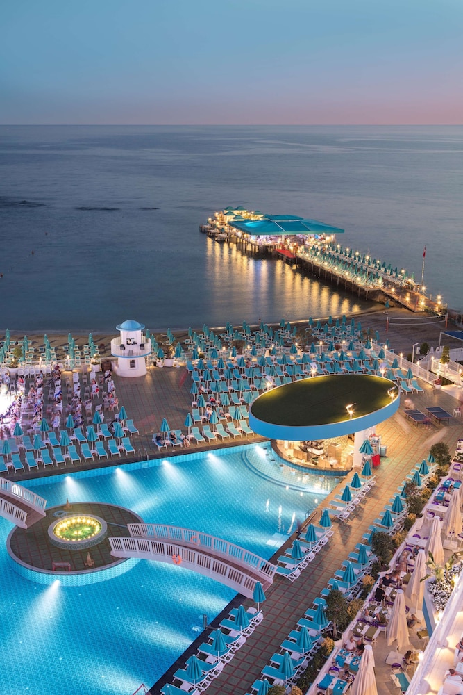 Granada Luxury Beach - All Inclusive — Swimming pool in Avsallar