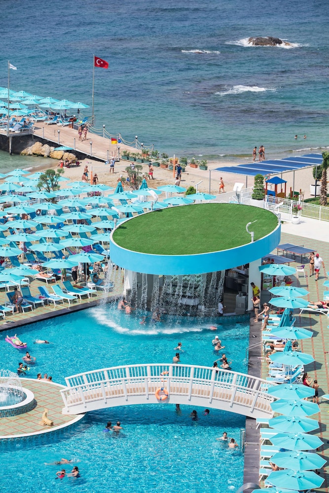 Granada Luxury Beach - All Inclusive — Swimming pool in Avsallar