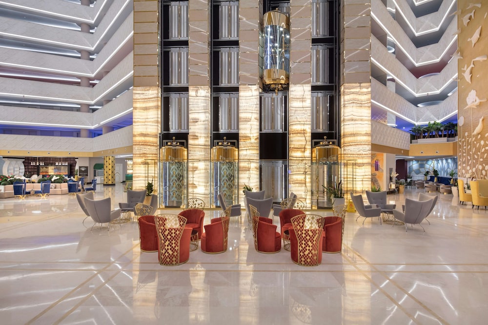 Granada Luxury Beach - All Inclusive — Hotel building in Avsallar