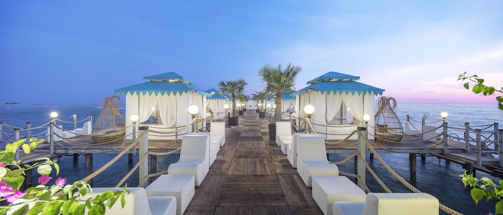 Granada Luxury Beach - All Inclusive — Restaurant & bars in Avsallar