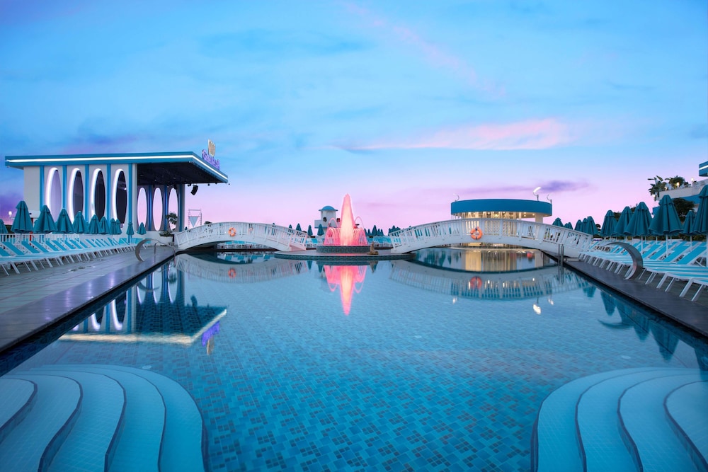 Granada Luxury Beach - All Inclusive — Swimming pool in Avsallar