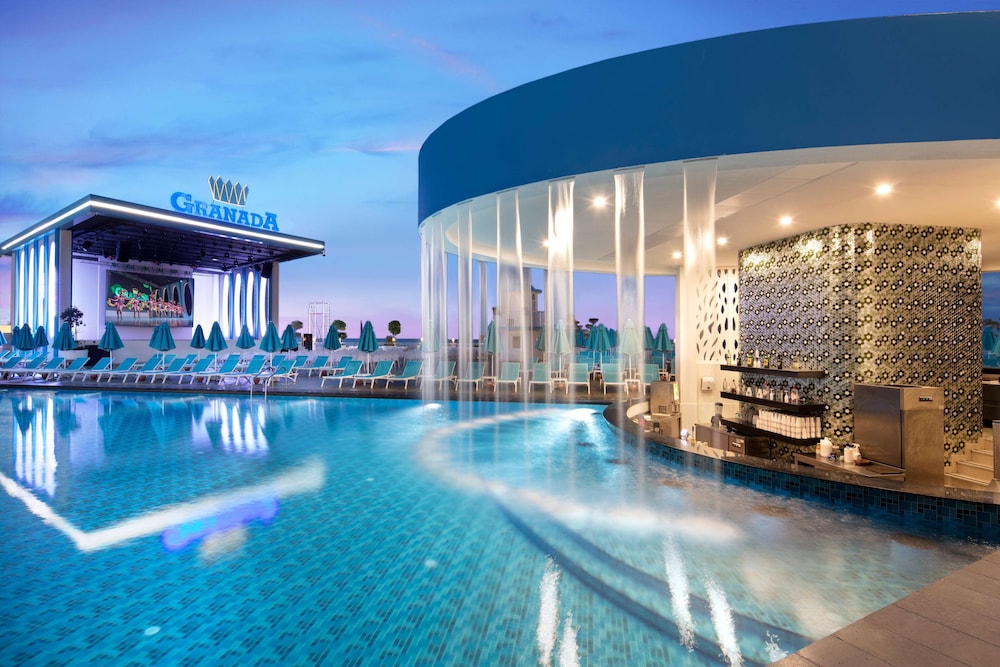 Granada Luxury Beach - All Inclusive — Swimming pool in Avsallar