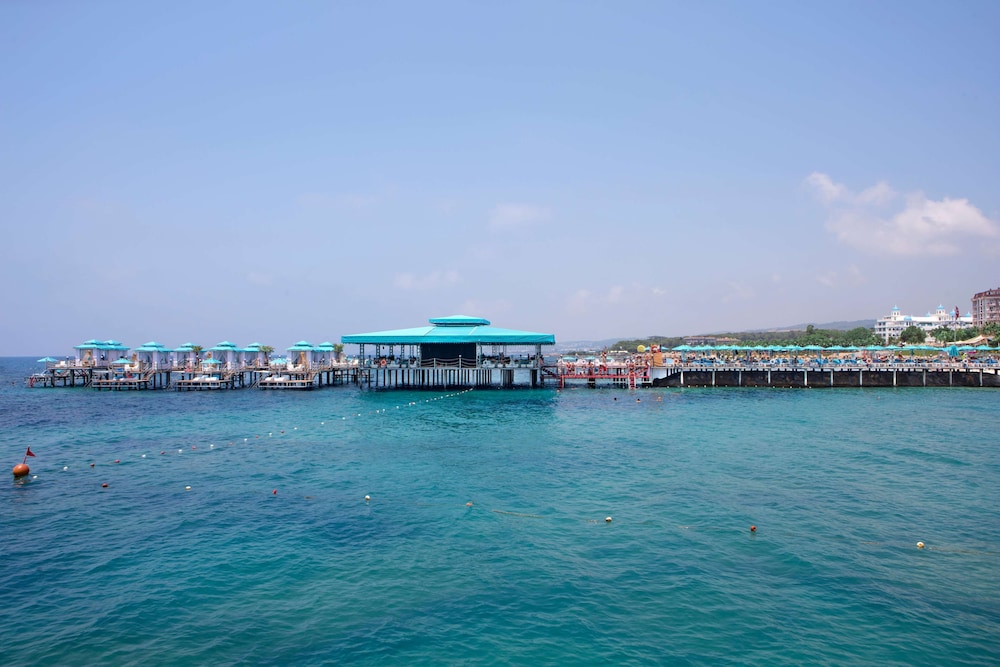 Granada Luxury Beach - All Inclusive — Restaurant & bars in Avsallar