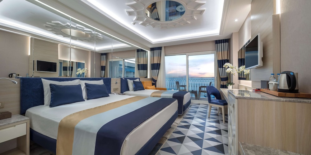 Granada Luxury Beach - All Inclusive — Hotel rooms in Avsallar