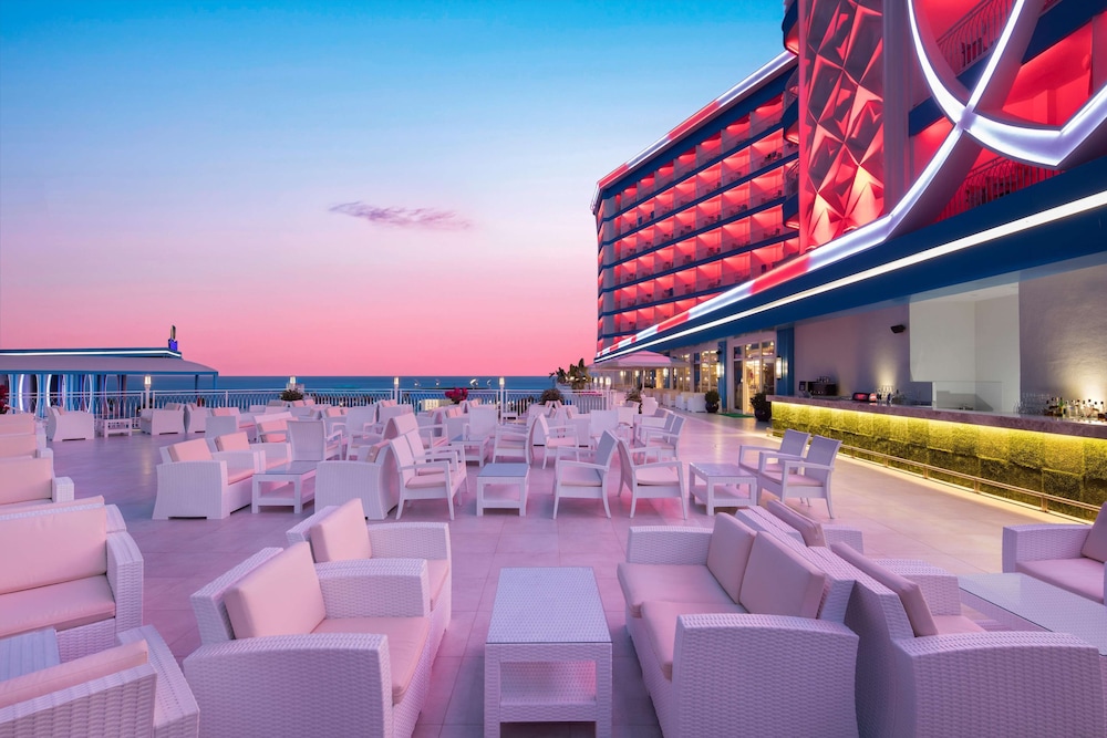 Granada Luxury Beach - All Inclusive — Restaurant & bars in Avsallar