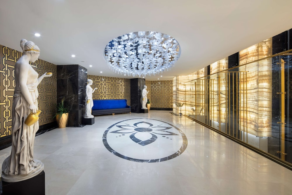 Granada Luxury Beach - All Inclusive — Hotel building in Avsallar