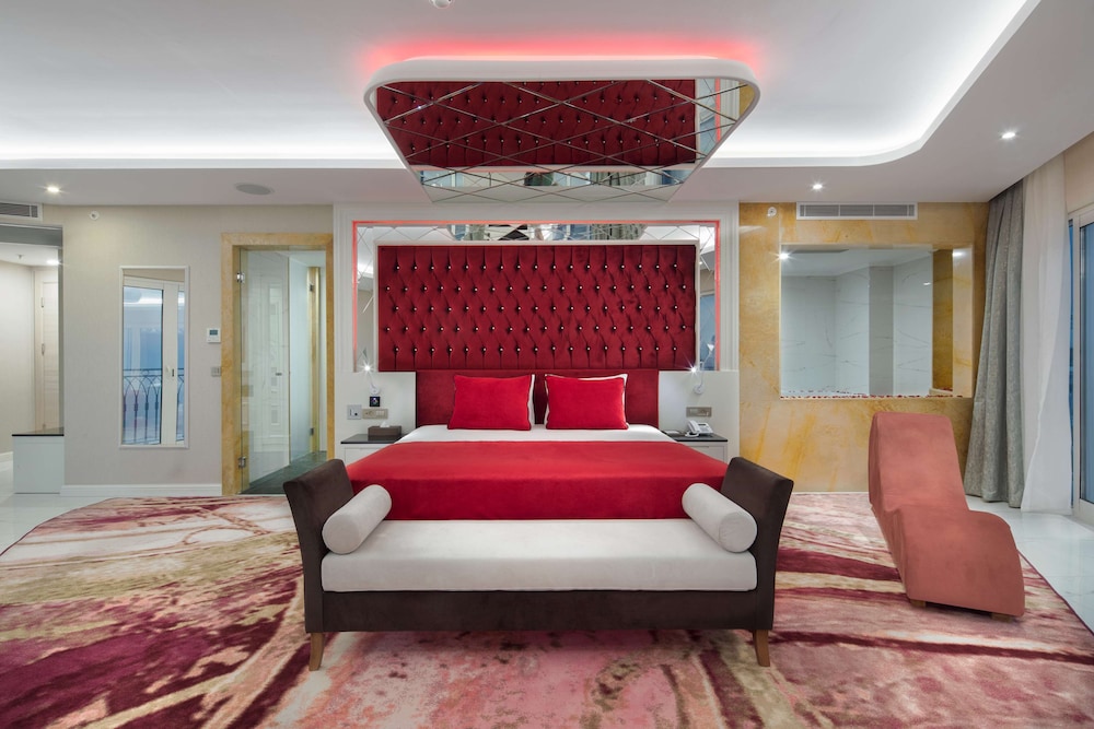 Granada Luxury Beach - All Inclusive — Hotel rooms in Avsallar