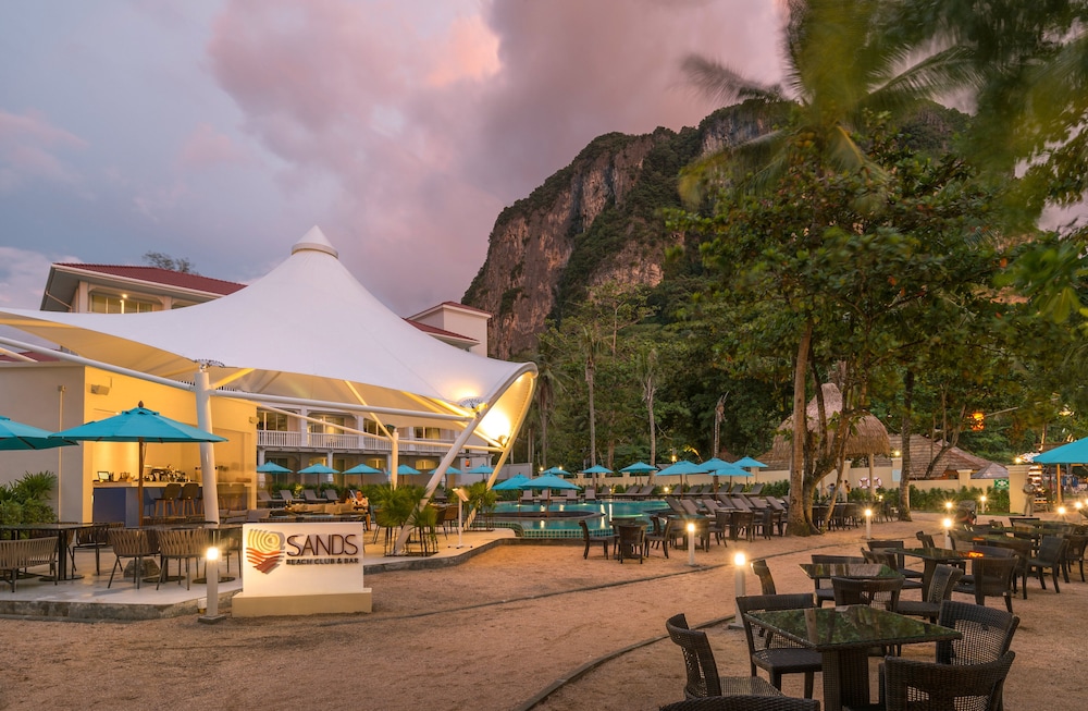 Centara Ao Nang Beach Resort & Spa Krabi — Restaurant & bars in Ao Nang, Krabi