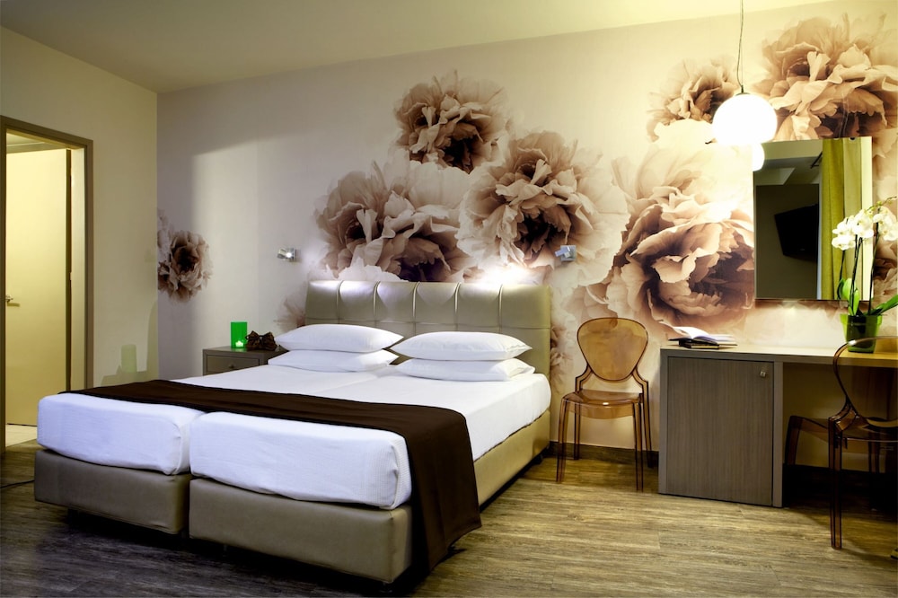 Mouikis Hotel Kefalonia — Hotel rooms in Argostoli, Ionian Islands