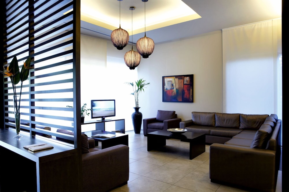 Mouikis Hotel Kefalonia — Hotel building in Argostoli, Ionian Islands