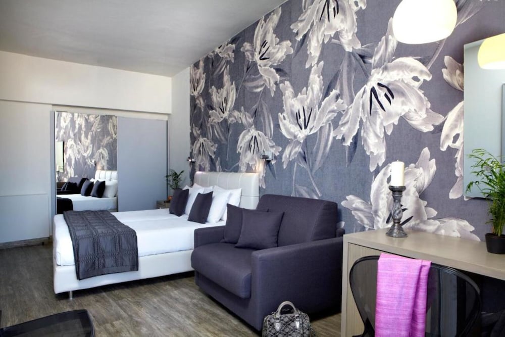 Mouikis Hotel Kefalonia — Hotel rooms in Argostoli, Ionian Islands