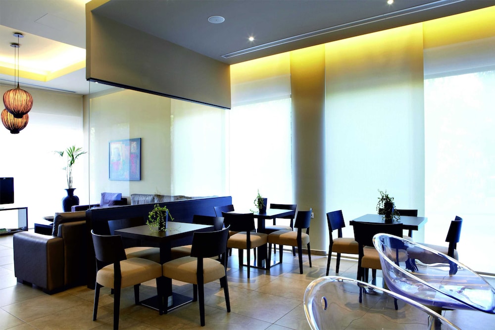 Mouikis Hotel Kefalonia — Restaurant & bars in Argostoli, Ionian Islands