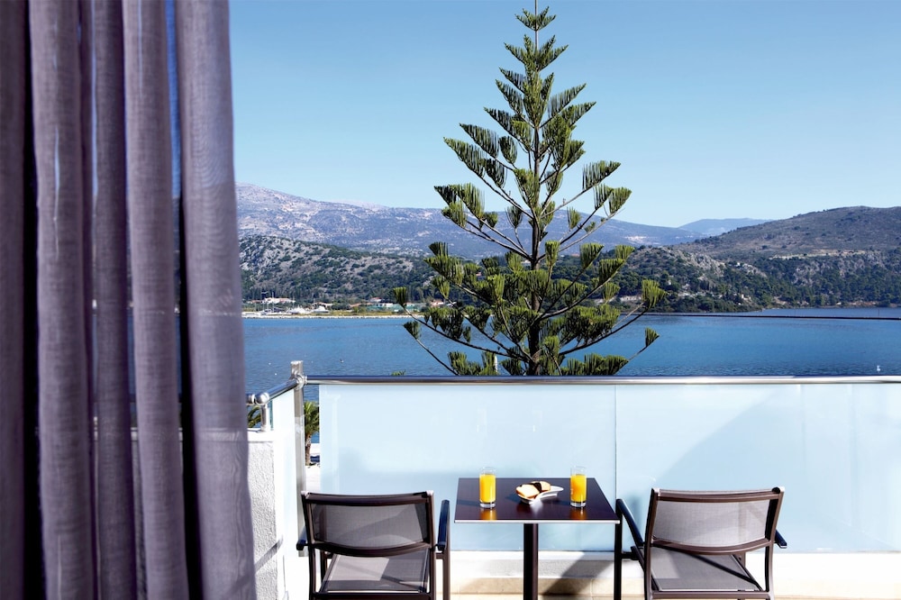 Mouikis Hotel Kefalonia — Hotel rooms in Argostoli, Ionian Islands