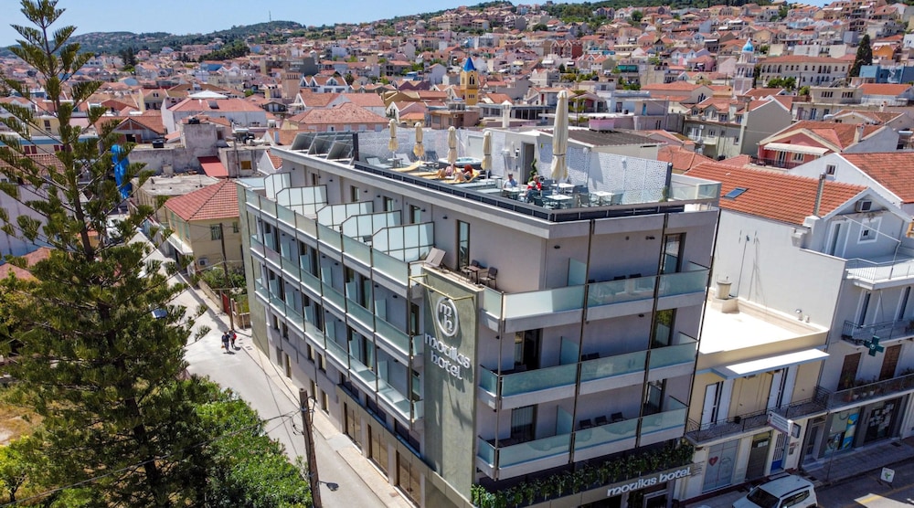 Mouikis Hotel Kefalonia — Hotel building in Argostoli, Ionian Islands