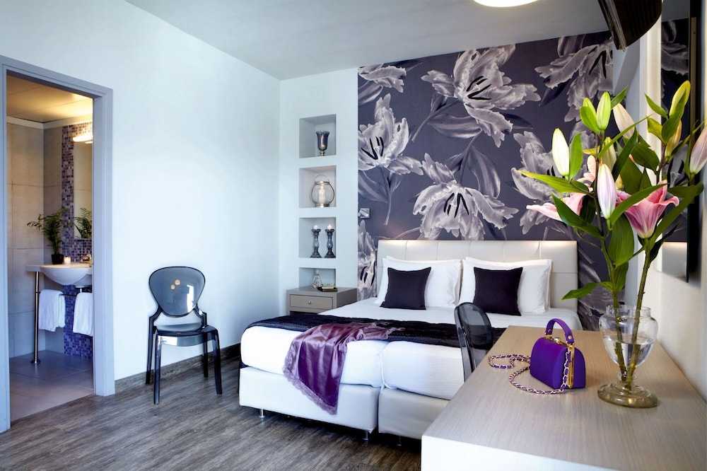 Mouikis Hotel Kefalonia — Hotel rooms in Argostoli, Ionian Islands
