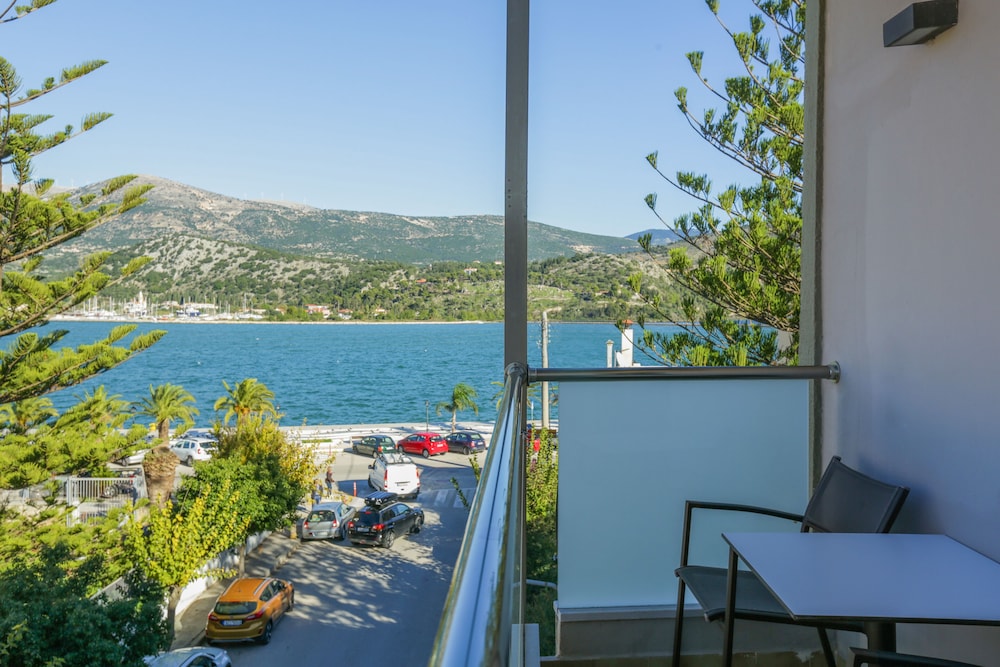 Mouikis Hotel Kefalonia — Hotel rooms in Argostoli, Ionian Islands