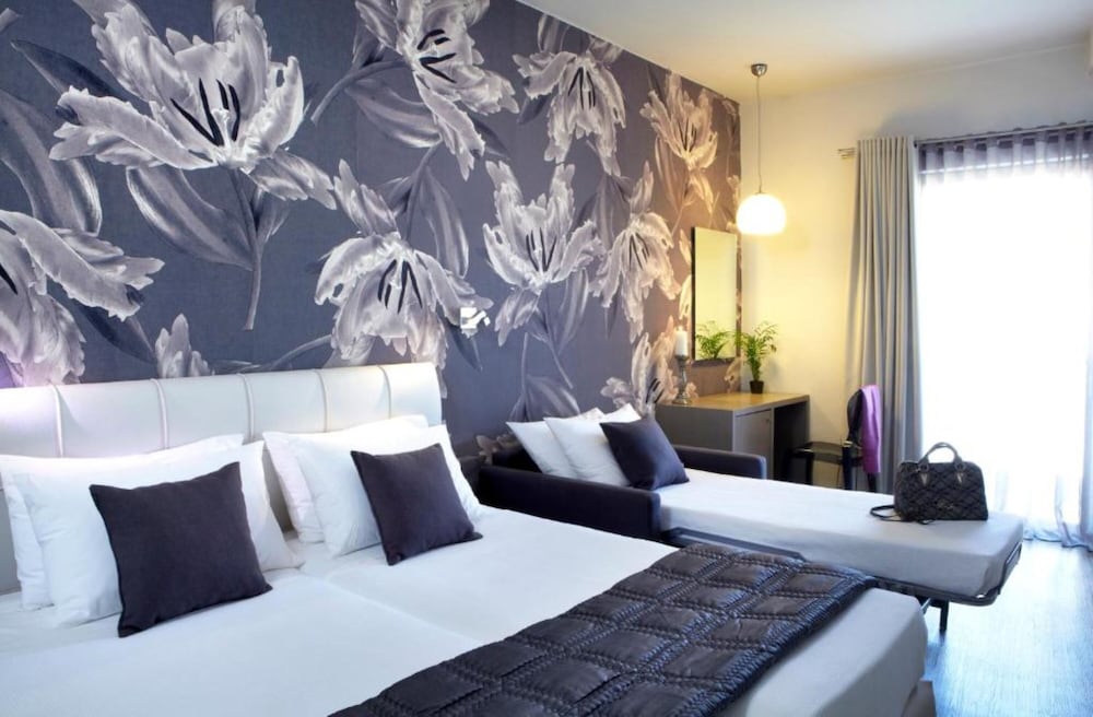Mouikis Hotel Kefalonia — Hotel rooms in Argostoli, Ionian Islands