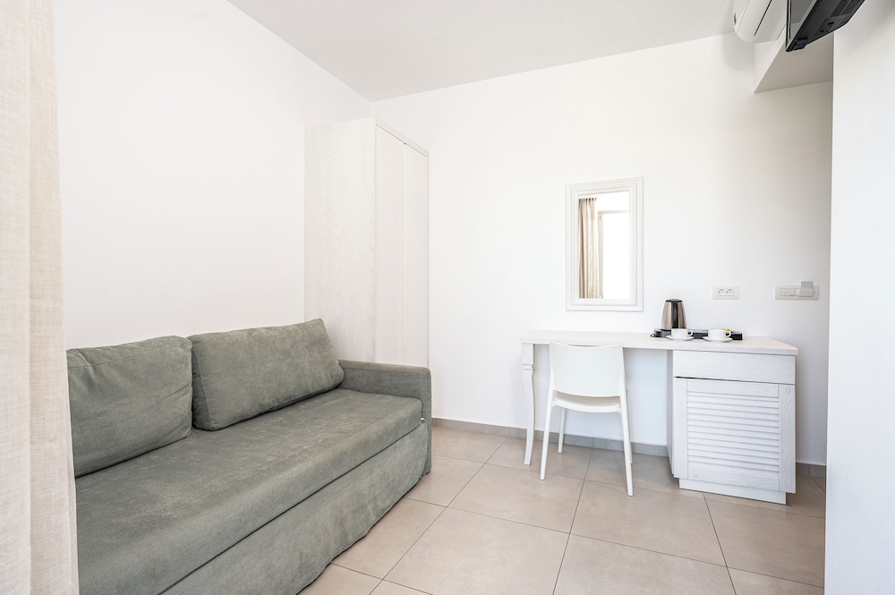 Apollon Windmill Hotel — Hotel rooms in Kos Town, South Aegean