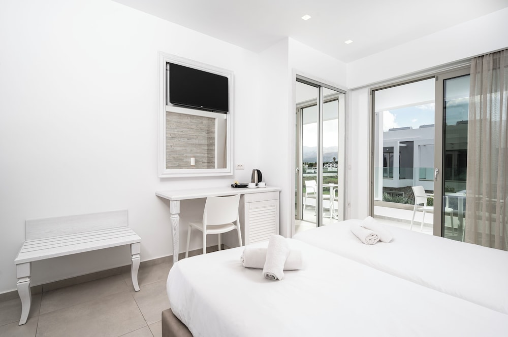 Apollon Windmill Hotel — Hotel rooms in Kos Town, South Aegean
