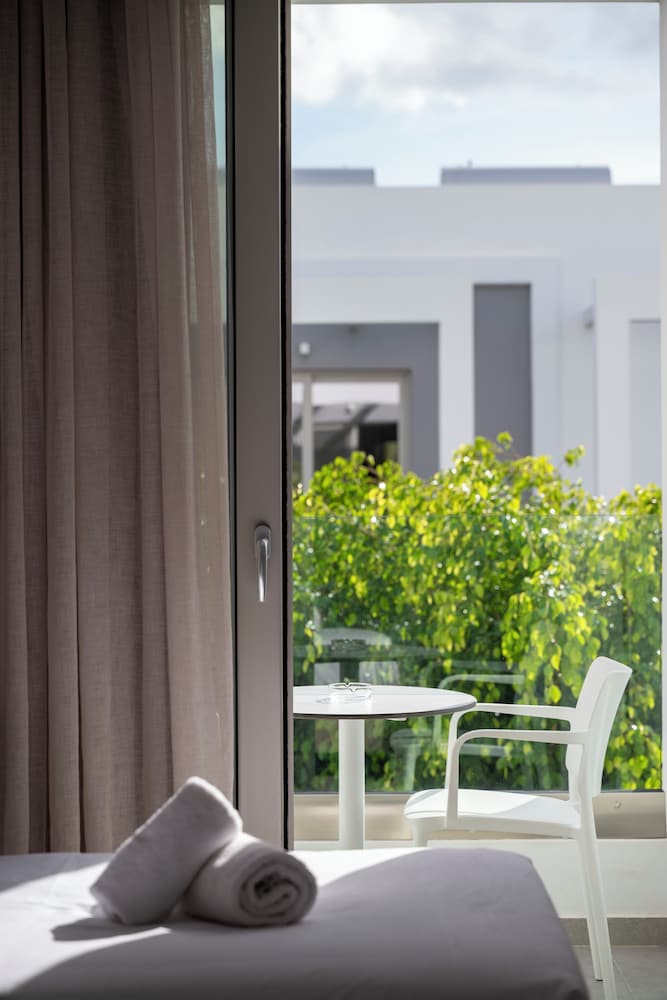 Apollon Windmill Hotel — Hotel rooms in Kos Town, South Aegean