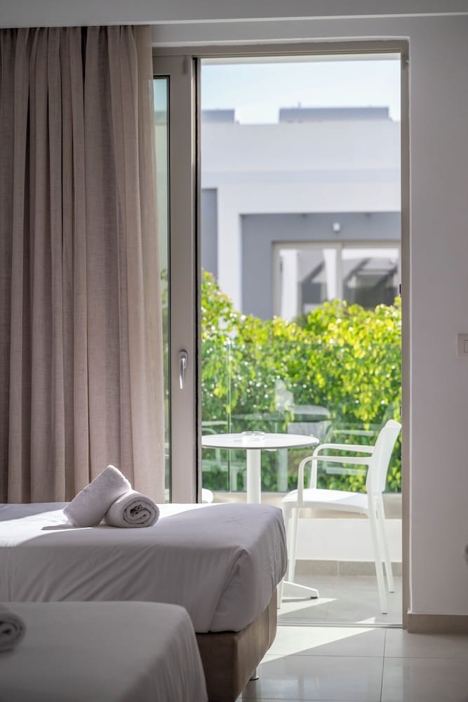 Apollon Windmill Hotel — Hotel rooms in Kos Town, South Aegean