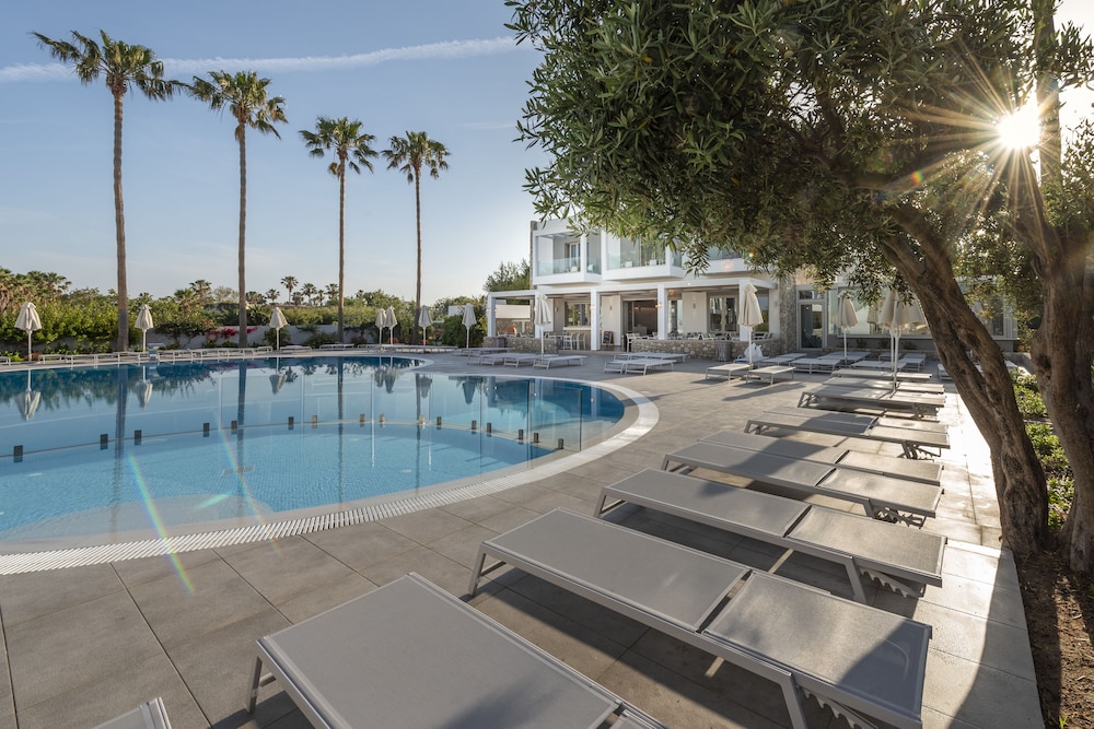 Apollon Windmill Hotel — Swimming pool in Kos Town, South Aegean