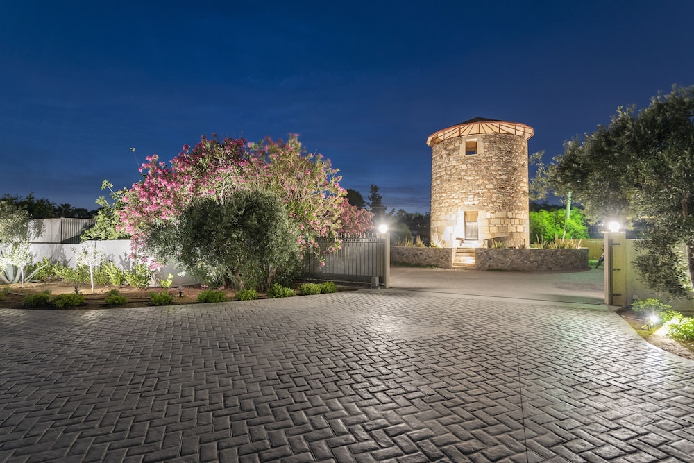 Apollon Windmill Hotel — Hotel building in Kos Town, South Aegean