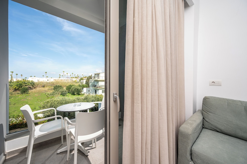 Apollon Windmill Hotel — Hotel rooms in Kos Town, South Aegean