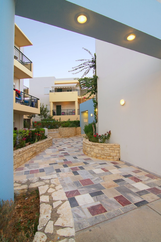 Radamanthy's Apartments — Outdoor in Rethymnon