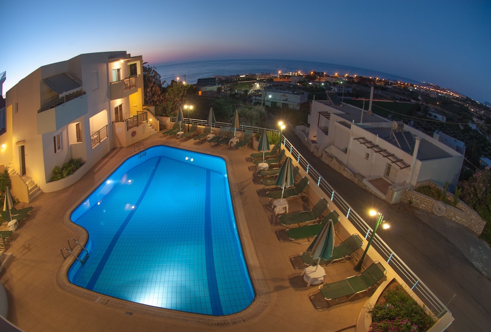 Radamanthy's Apartments — Pool in Rethymnon