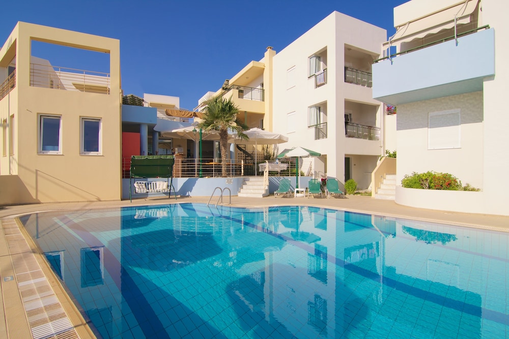 Radamanthy's Apartments — Pool in Rethymnon