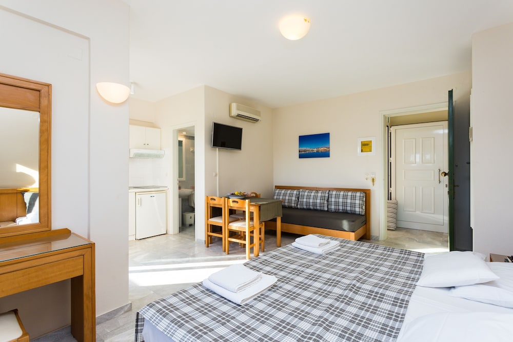 Radamanthy's Apartments — Rooms in Rethymnon