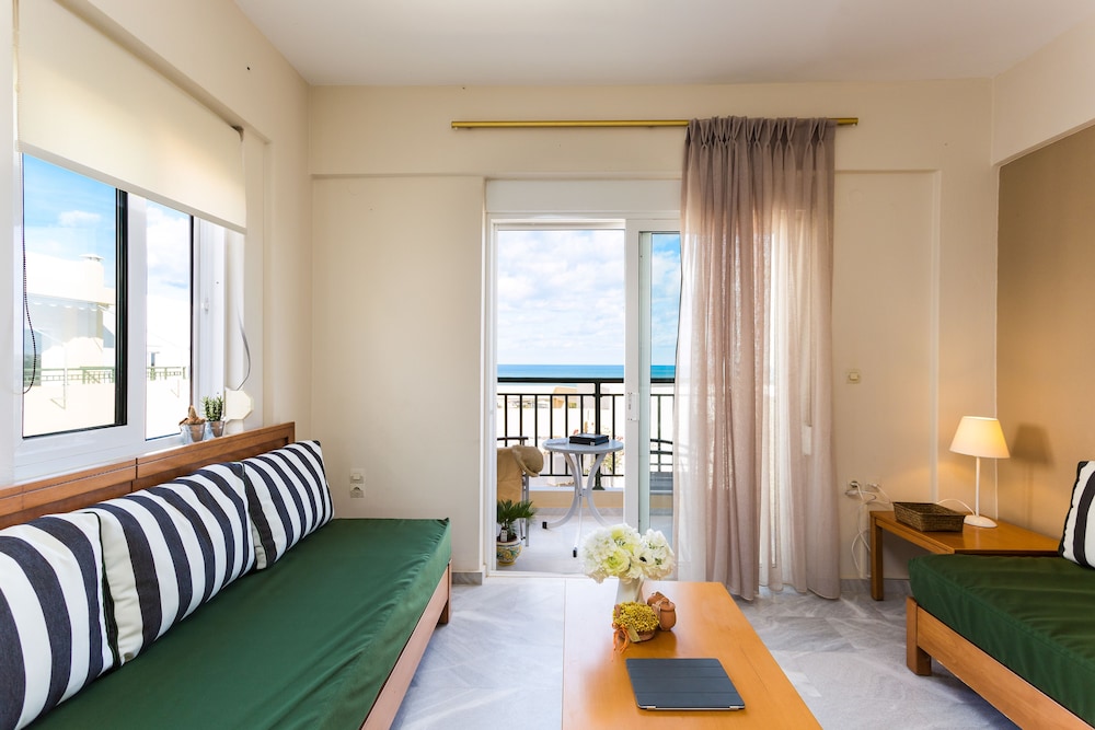 Radamanthy's Apartments — Rooms in Rethymnon