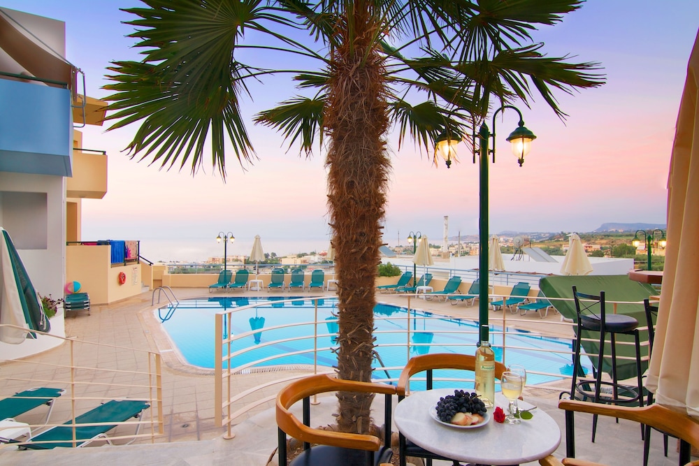 Radamanthy's Apartments — Pool in Rethymnon