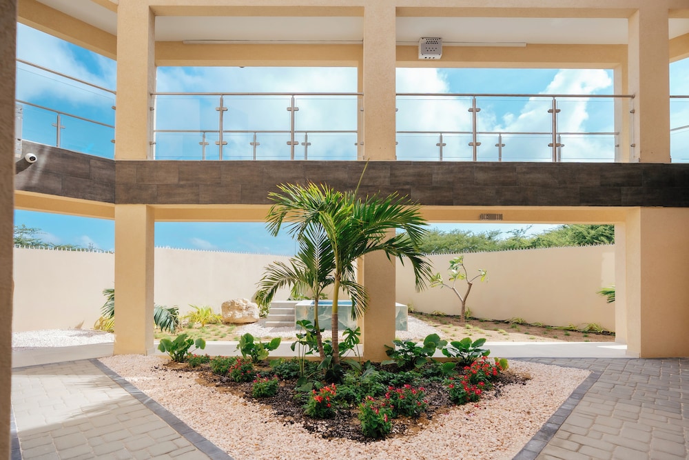 Hotel RH Boutique Aruba — Hotel building in Oranjestad, Aruba