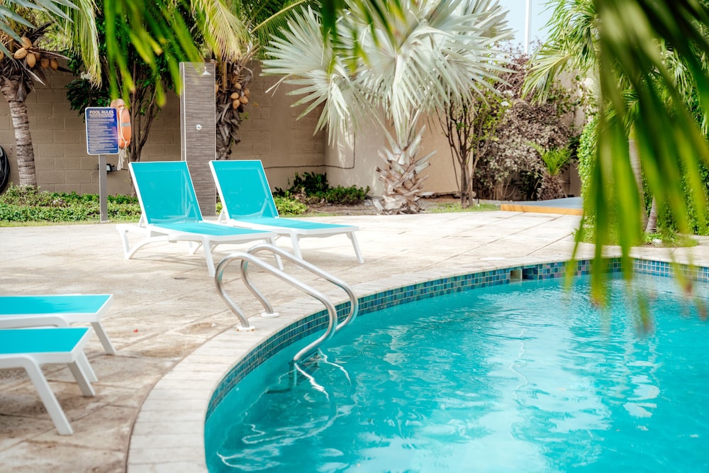 Hotel RH Boutique Aruba — Swimming pool in Oranjestad, Aruba