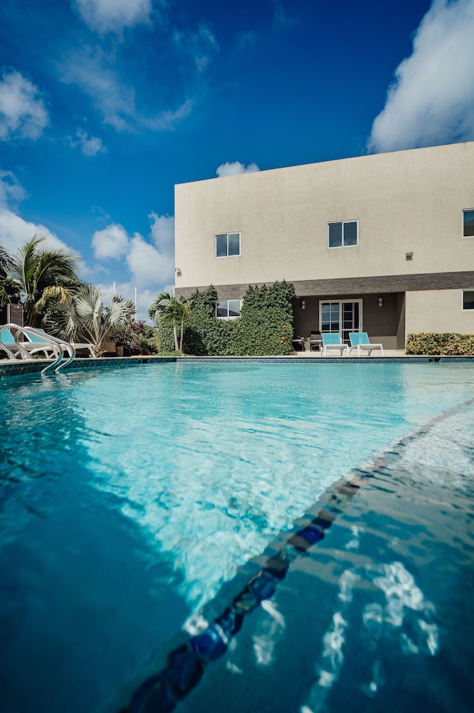 Hotel RH Boutique Aruba — Swimming pool in Oranjestad, Aruba