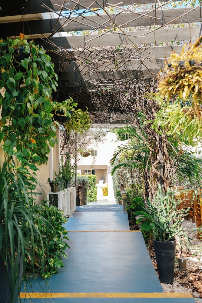 Hotel RH Boutique Aruba — Hotel building in Oranjestad, Aruba
