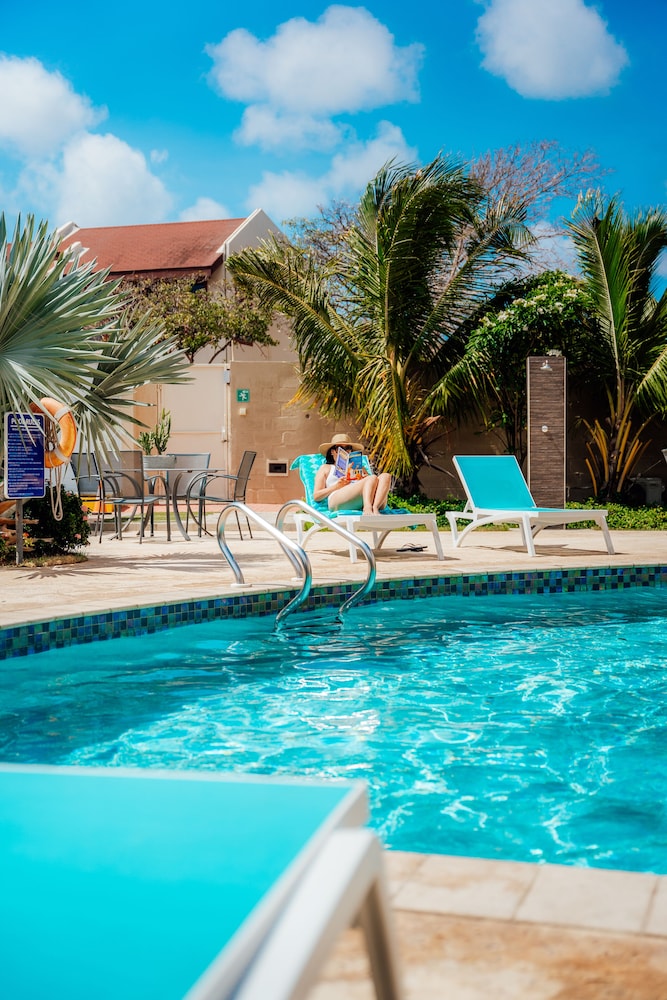 Hotel RH Boutique Aruba — Swimming pool in Oranjestad, Aruba