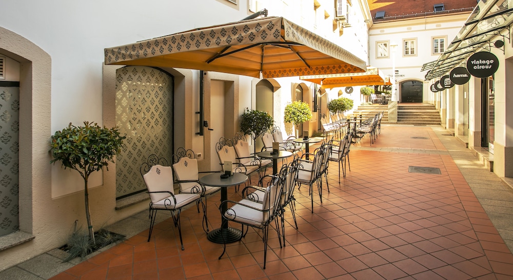 Hotel Jägerhorn — Hotel building in Zagreb, Zagreb (city)