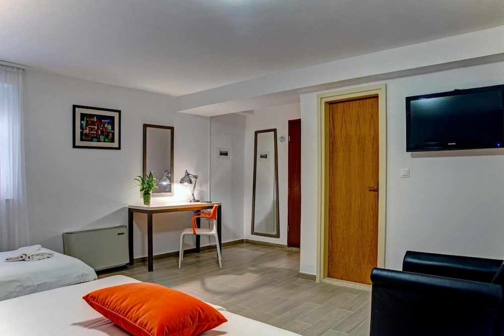 Hotel Skradinski Buk — Hotel rooms in Skradin, Šibenik-Knin