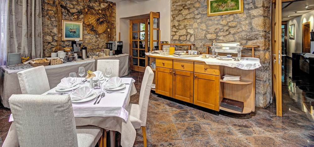 Hotel Skradinski Buk — Restaurant & bars in Skradin, Šibenik-Knin