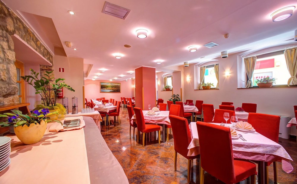 Hotel Skradinski Buk — Restaurant & bars in Skradin, Šibenik-Knin