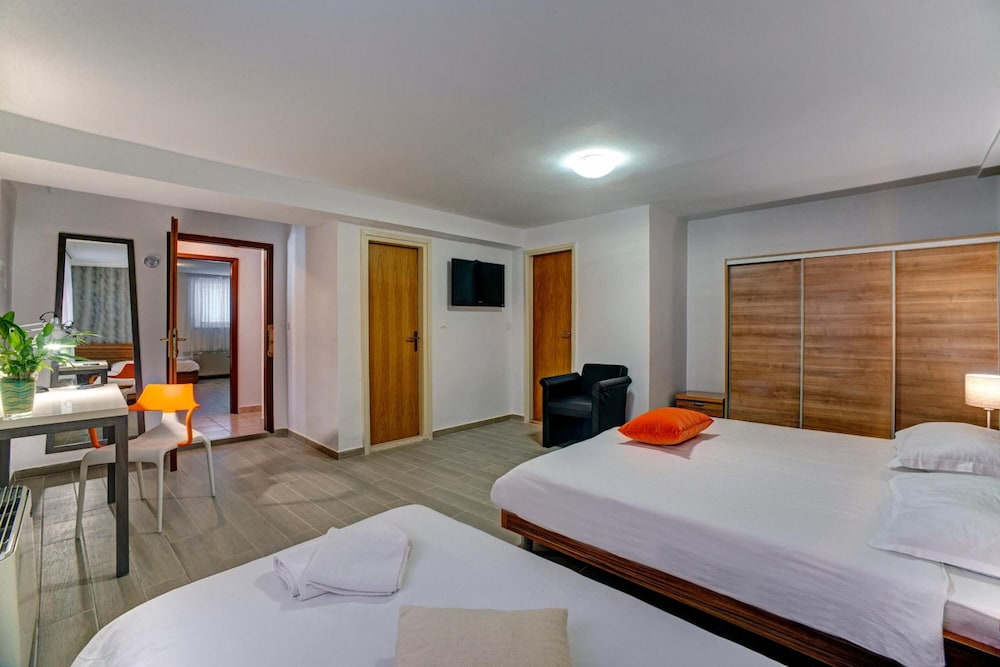 Hotel Skradinski Buk — Hotel rooms in Skradin, Šibenik-Knin