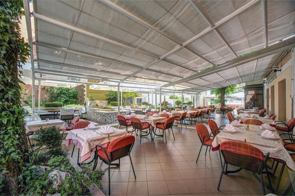 Hotel Skradinski Buk — Restaurant & bars in Skradin, Šibenik-Knin